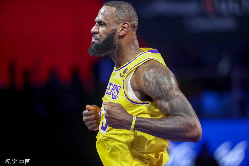 中国男乒击败瑞典队摘金 完成奥运男团五连冠壮举.